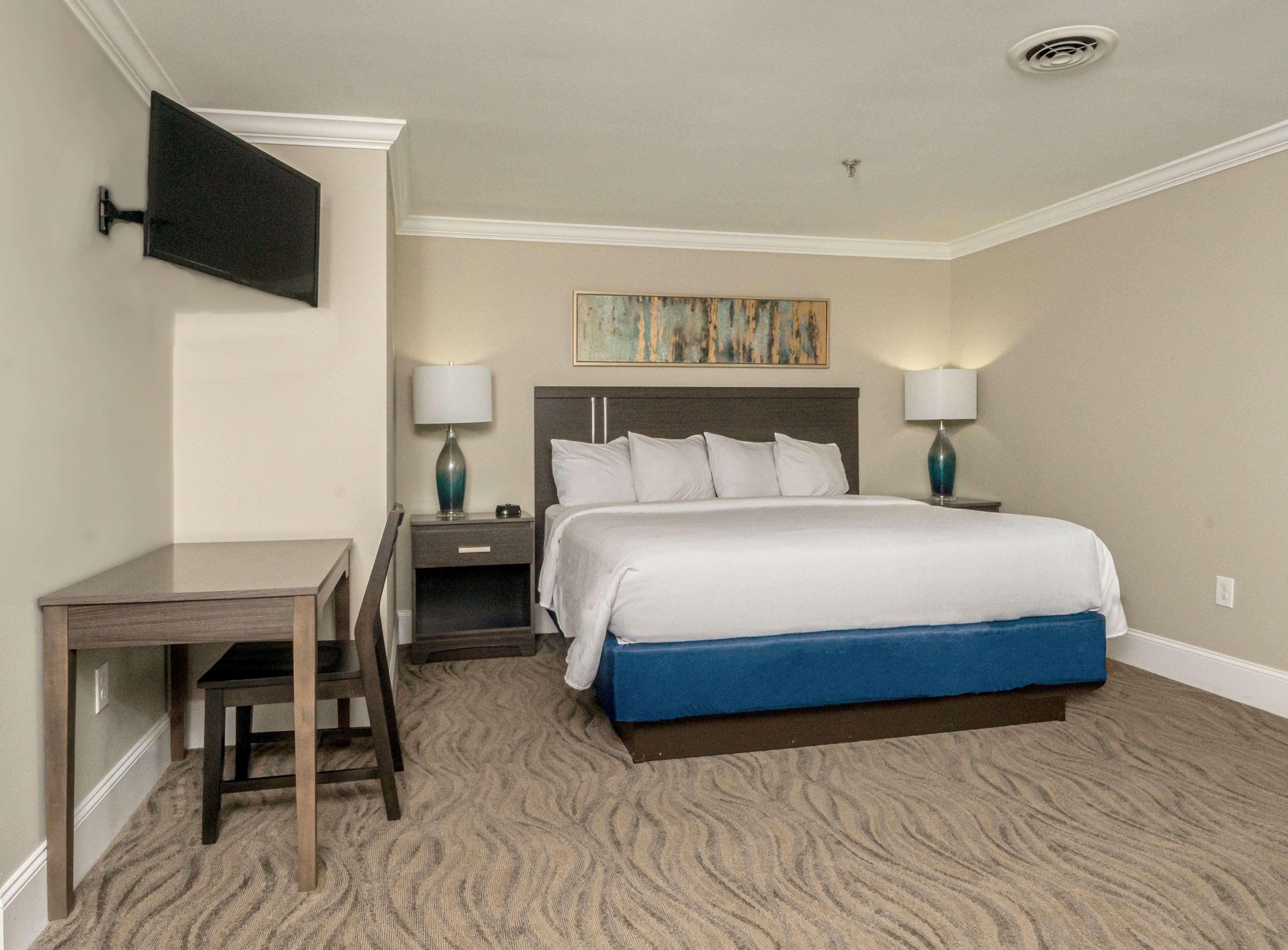 Bask Hotel At Big Rock Landing Морхед-Сити Экстерьер фото