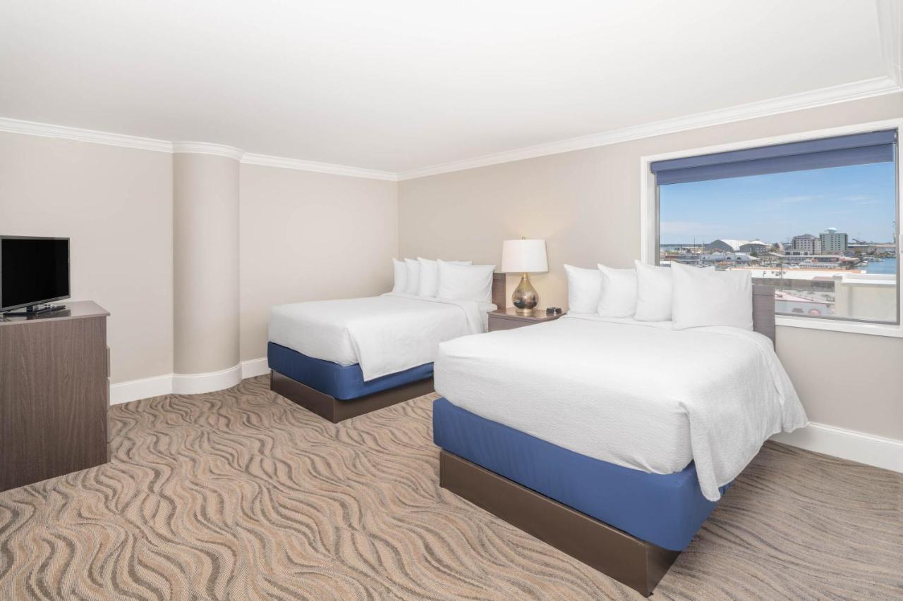 Bask Hotel At Big Rock Landing Морхед-Сити Экстерьер фото